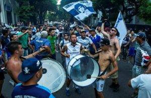 fans-maradona-himnasia