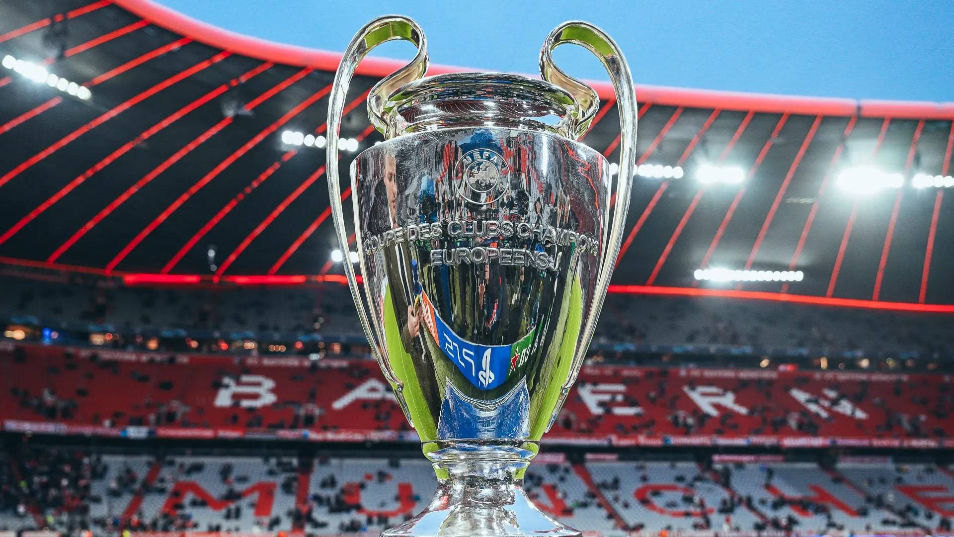 Champions League Trophy. Champions League Cup. Футбольный клуб Манчестер Сити.