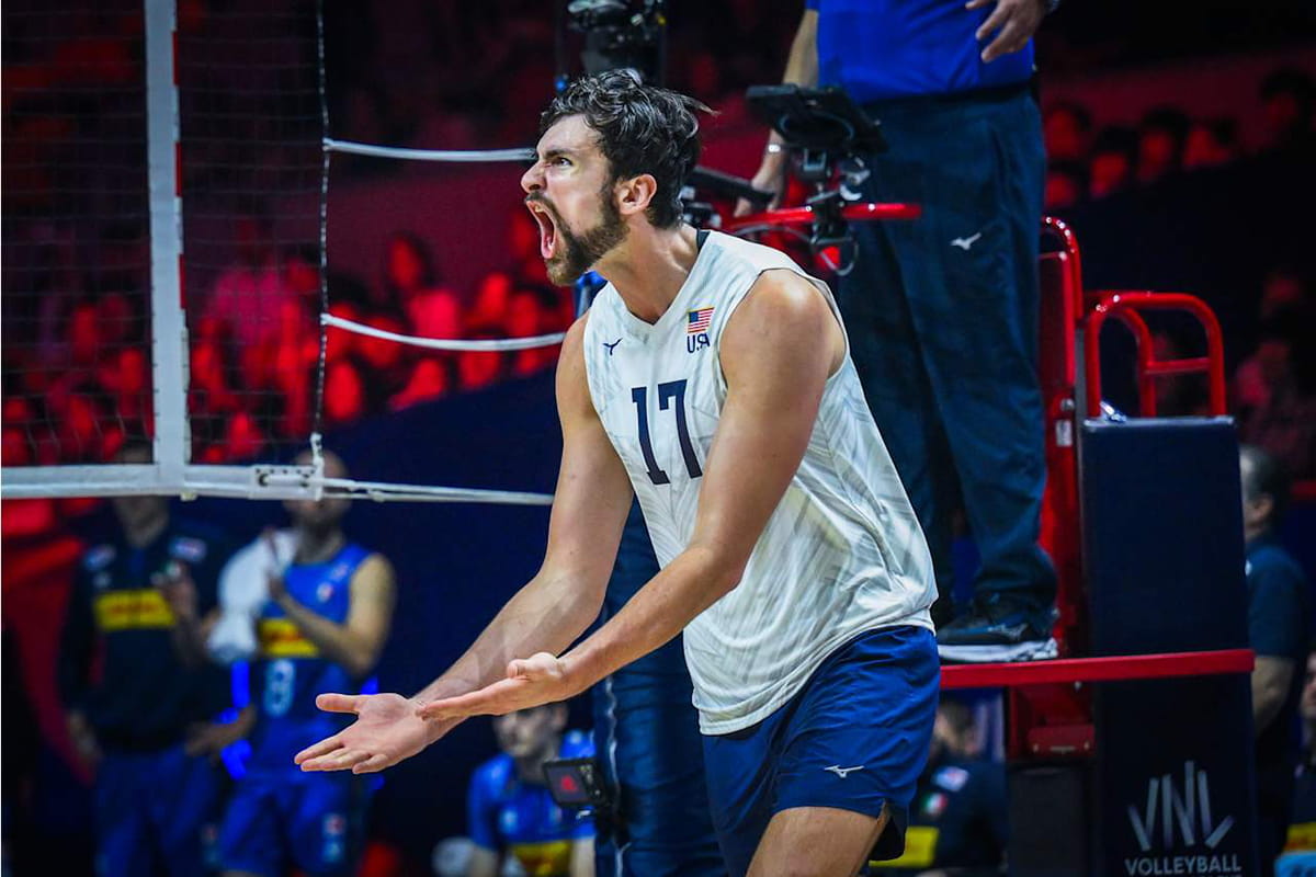 usa-volleyball-team