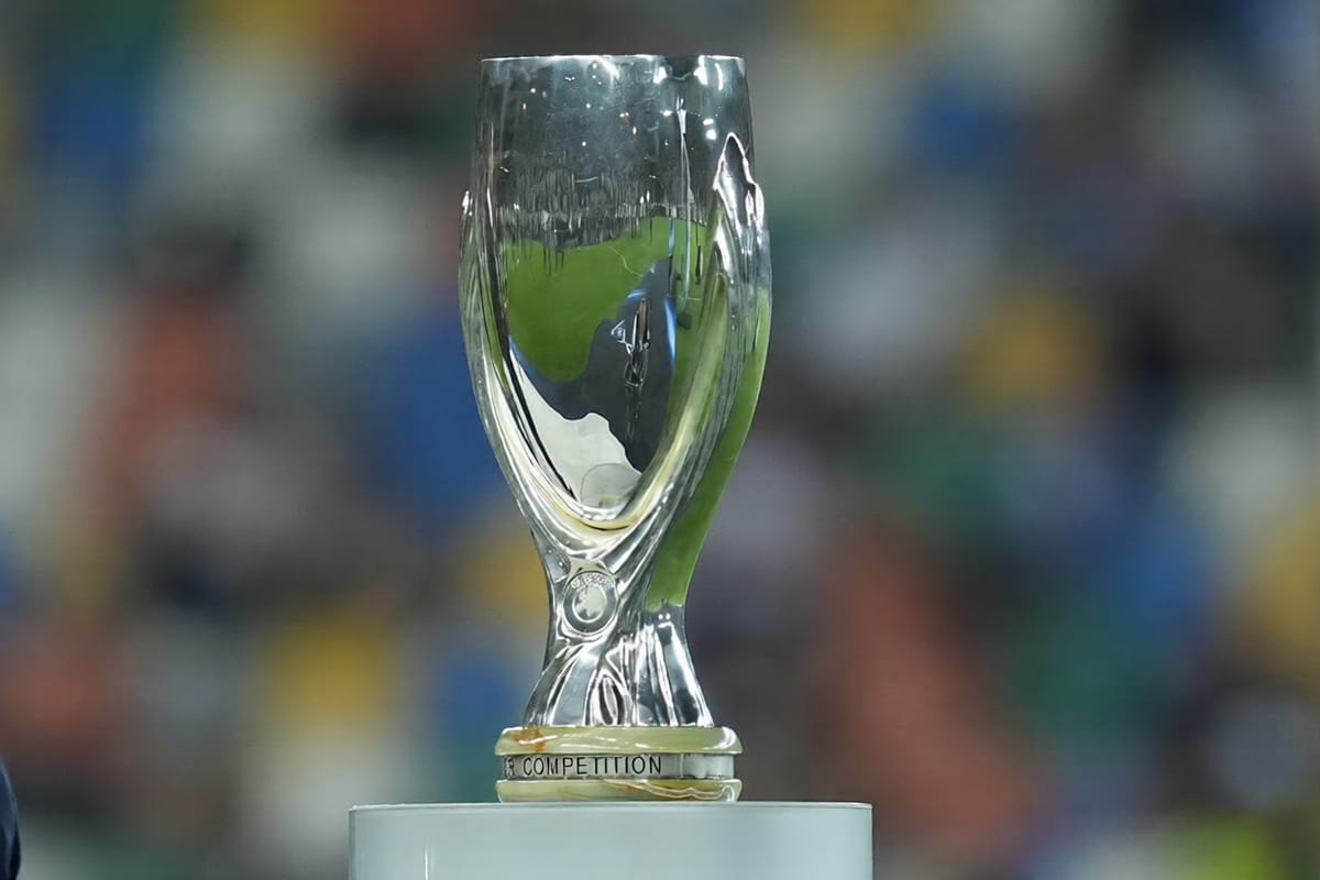 super-cup-uefa-trophy